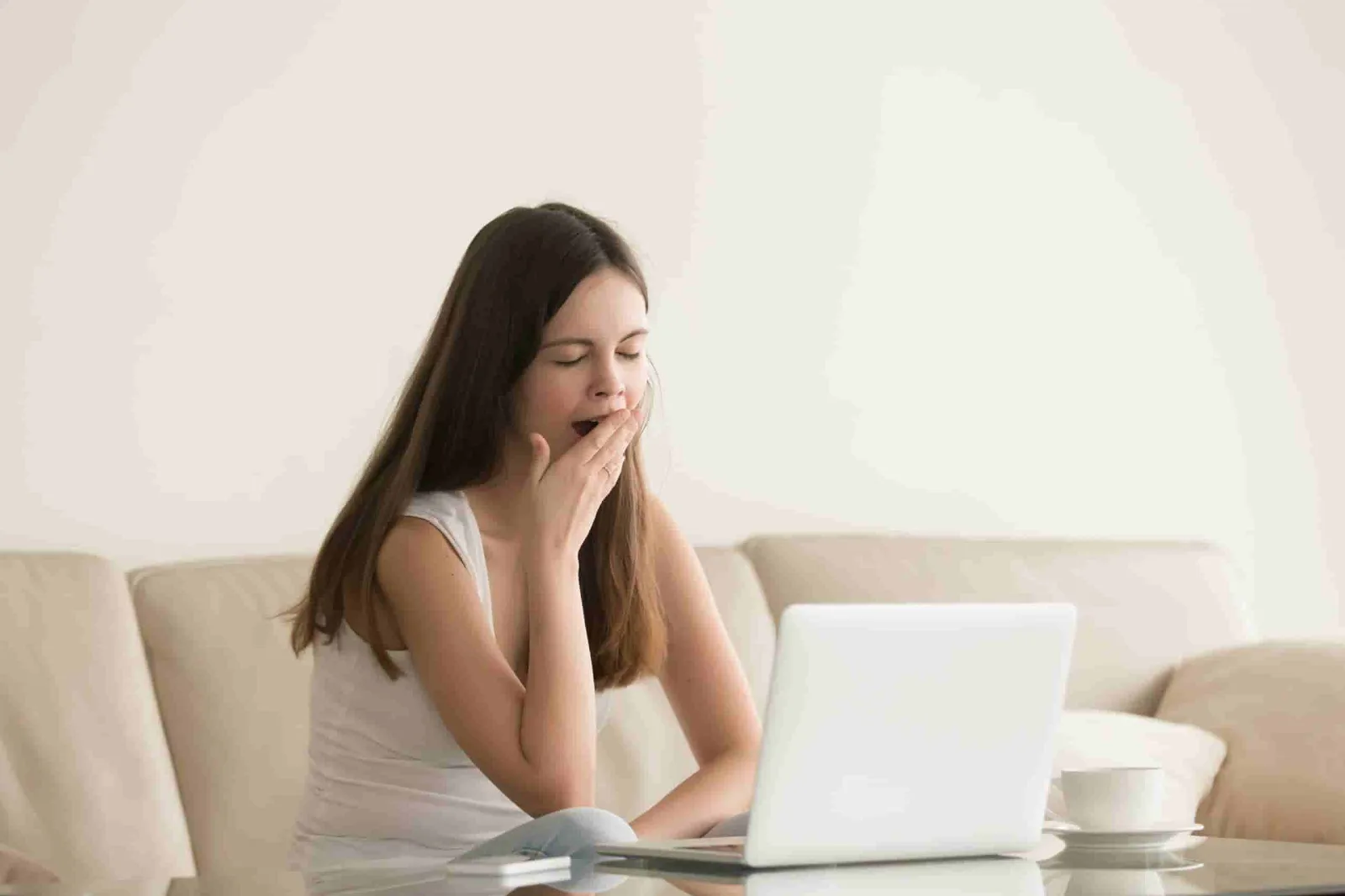 Los efectos de la falta de sueño en la salud y consejos para mejorar la higiene del sueño.